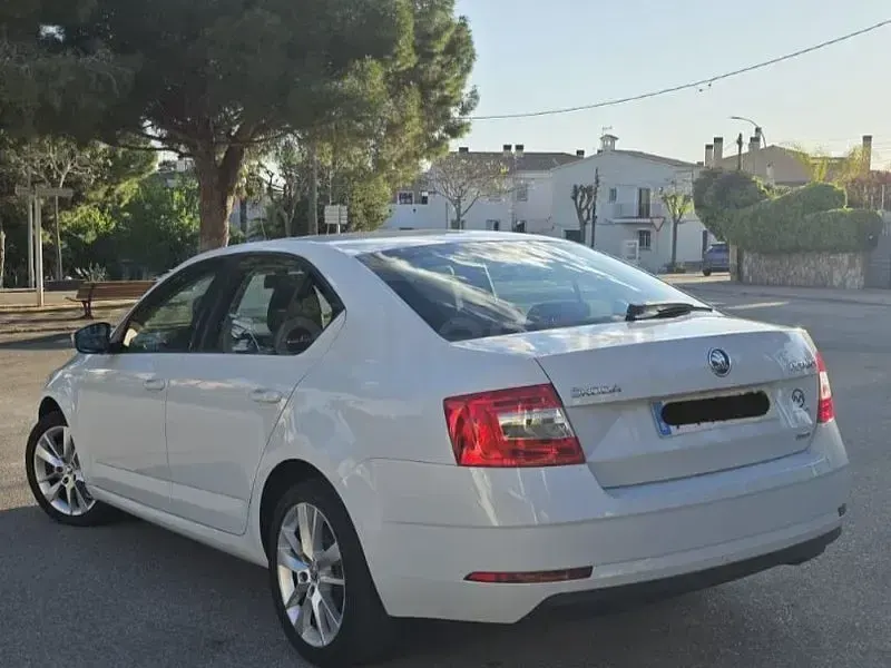 Usado Skoda Octavia Style 110 CV (80 kW) 2017 Blanco Berlina