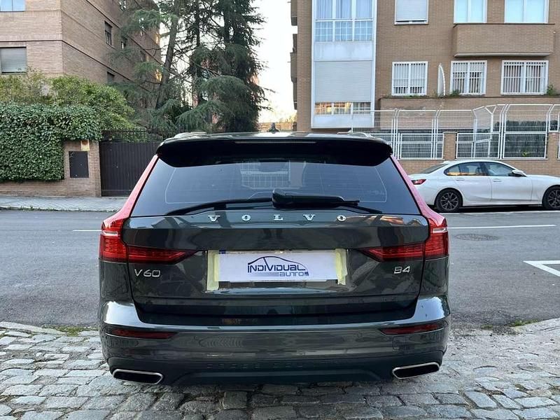 Usado Volvo V60 CC Pro 197 CV (144 kW) 2022 Gris Familiar