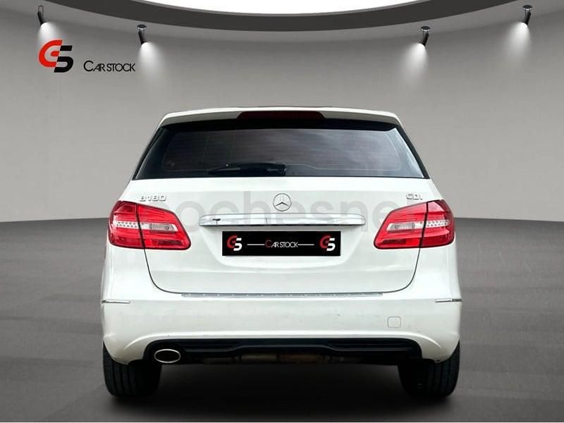 Usado Mercedes B180 109 CV (80 kW) 2012 Blanco Monovolumen
