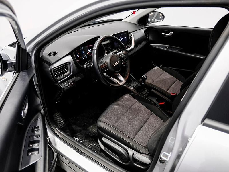 Usado Kia Stonic 84 CV (61 kW) 2024 Gris metalizado SUV