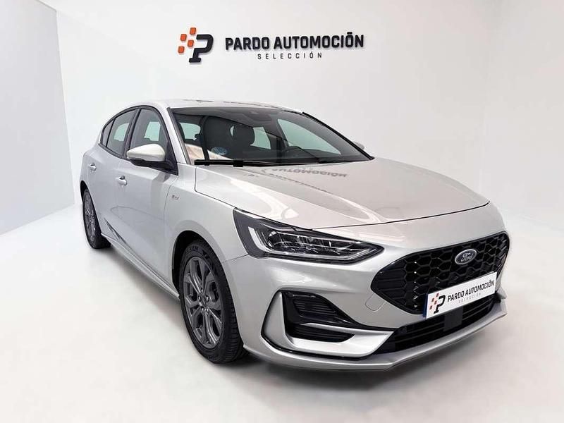 Gris Usado 2023 Ford Focus ST-Line Utilitario | 20.900 € (Un poco caro) - Imagen 1/4