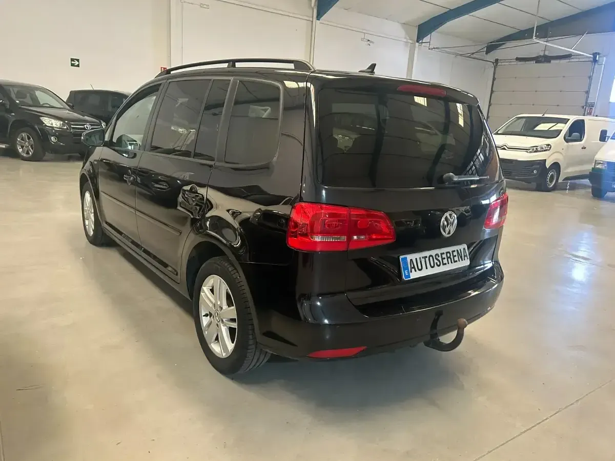 Begagnad VW Touran Advance 140 HK (102 kW) 2013 Grå Minibuss