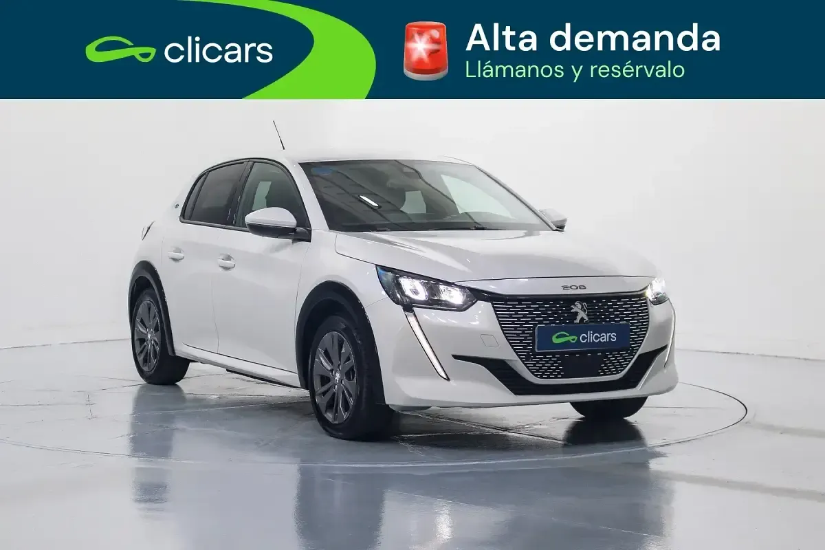 Usado Peugeot e-208 Allure 100 kW (136 CV) 2021 Blanco Utilitario