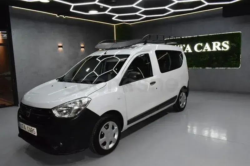Usado Dacia Dokker Essentiel 102 CV (75 kW) 2019 Blanco Monovolumen