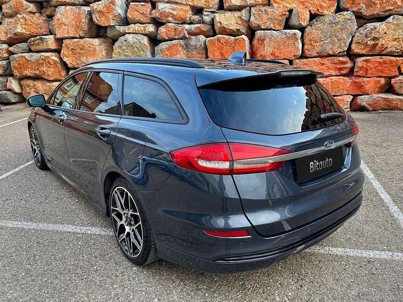 Usado Ford Mondeo ST-Line 193 CV (141 kW) 2021 Azul Familiar