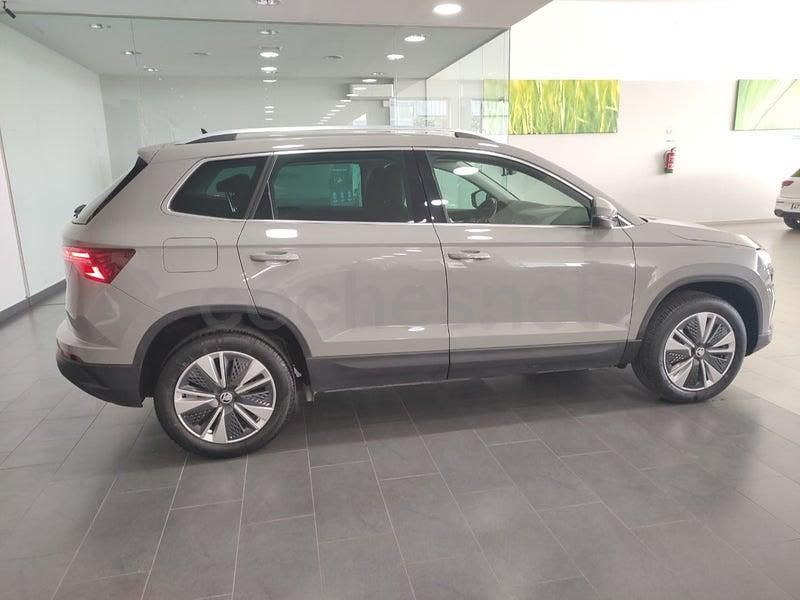 Usado Skoda Karoq Ambition 115 CV (84 kW) 2022 Gris / plata SUV