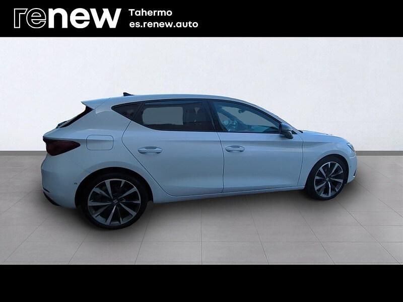 Usado Seat Leon FR 125 CV (91 kW) 2022 Blanco Berlina