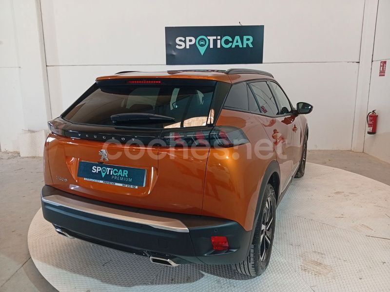 Usado Peugeot 2008 Allure 130 CV (95 kW) 2022 Naranja SUV