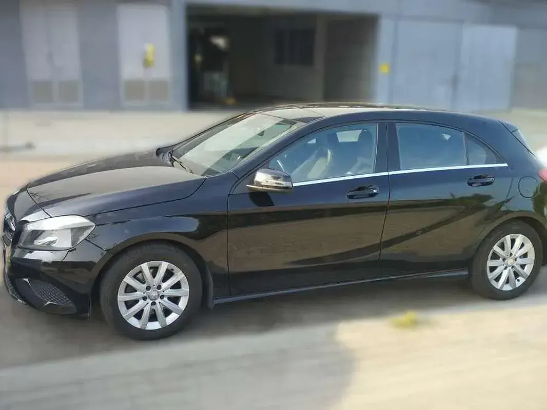 Usado Mercedes A220 Style 170 CV (125 kW) 2015 Negro Utilitario