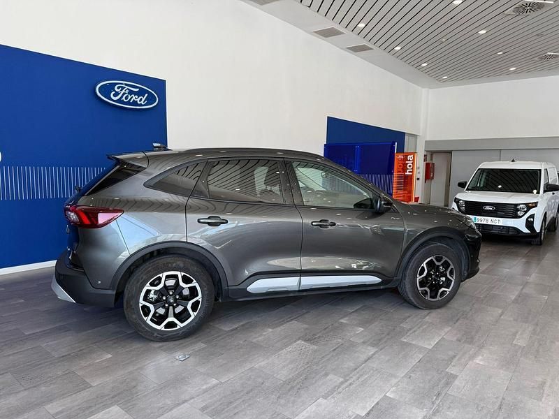 Usado Ford Kuga Active X 180 CV (132 kW) 2025 Gris / plata SUV