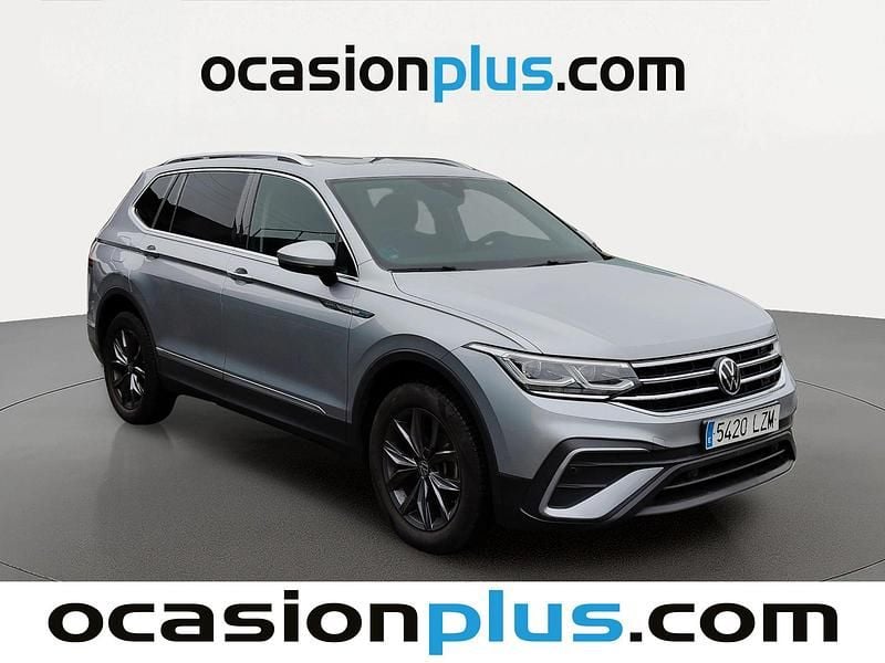 Usado VW Tiguan Allspace Life 150 CV (110 kW) 2022 Gris plata SUV