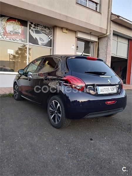 Usado Peugeot 208 110 CV (80 kW) 2018 Azul Utilitario