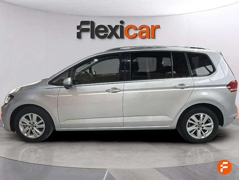 Usado VW Touran Advance 122 CV (89 kW) 2023 Gris Monovolumen