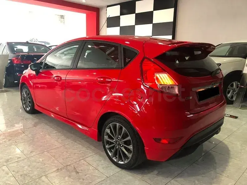 Usado Ford Fiesta ST-Line 100 CV (73 kW) 2017 Rojo Utilitario