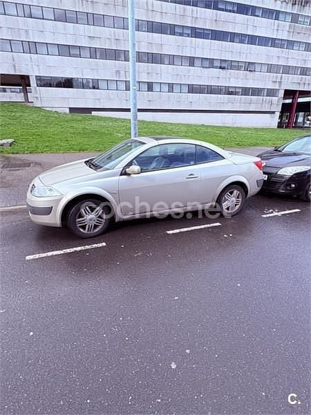Usado Renault Mégane Cabriolet Privilege 120 CV (88 kW) 2005 Beige Descapotable