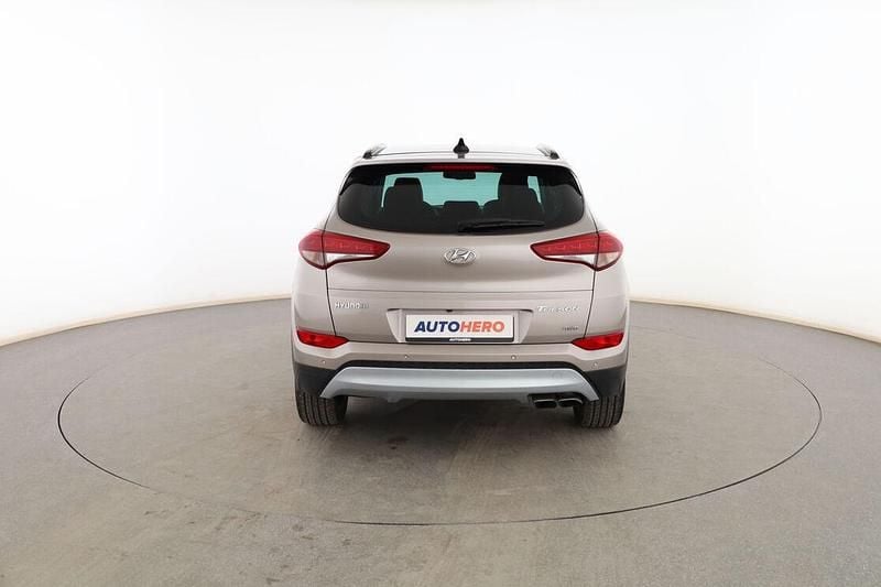 Usado Hyundai Tucson Style 177 CV (130 kW) 2016 Gris SUV
