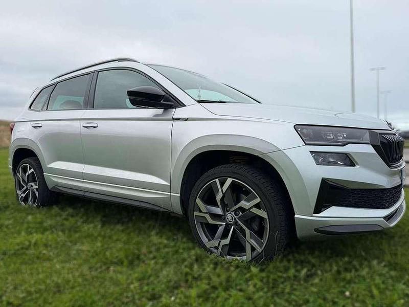 Usado Skoda Karoq SportLine 150 CV (110 kW) 2022 Gris SUV