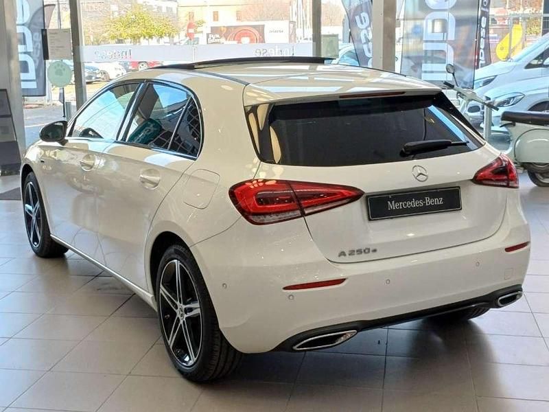 Usado Mercedes A250 218 CV (160 kW) 2021 Blanco Utilitario