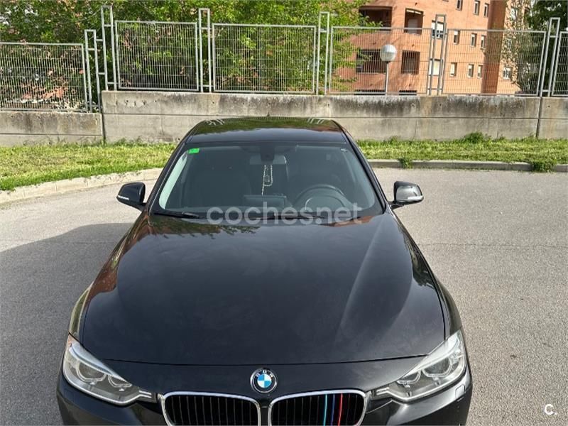 Negro Usado 2014 BMW 318 Comfort Edition Berlina | 9900 € (Buen precio) - Imagen 1/4