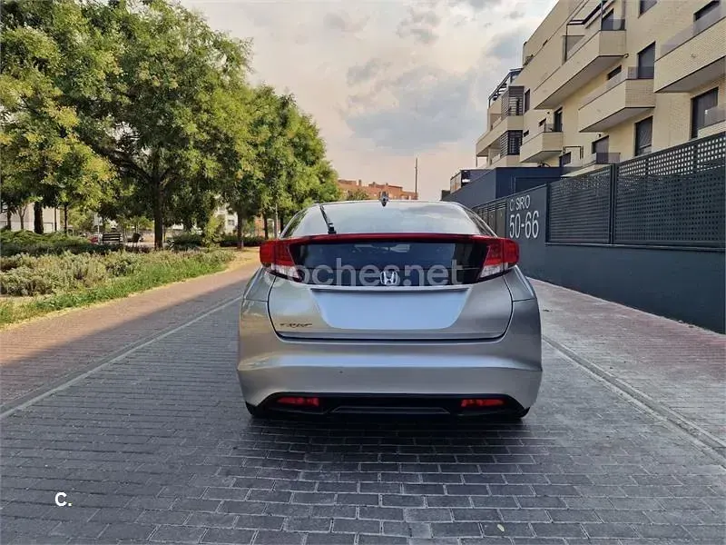 Usado Honda Civic Comfort Plus 100 CV (73 kW) 2014 Gris / plata Berlina