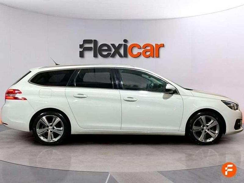 Usado Peugeot 308 SW Allure 131 CV (96 kW) 2020 Blanco Familiar