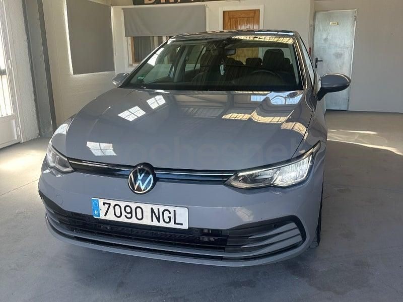 Usado VW Golf VIII 115 CV (84 kW) 2022 Gris / plata Berlina