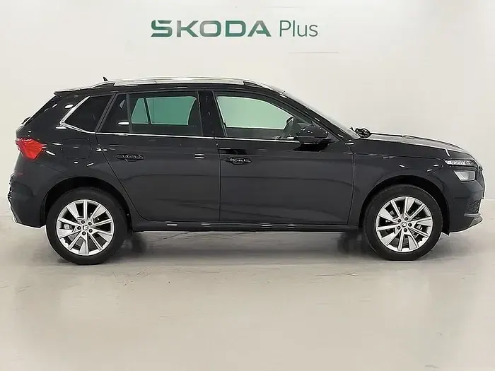 Usado Skoda Kamiq Ambition 110 CV (80 kW) 2022 Negro SUV