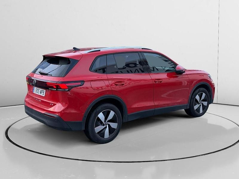 Usado VW Tiguan Life 150 CV (110 kW) 2024 Rojo SUV