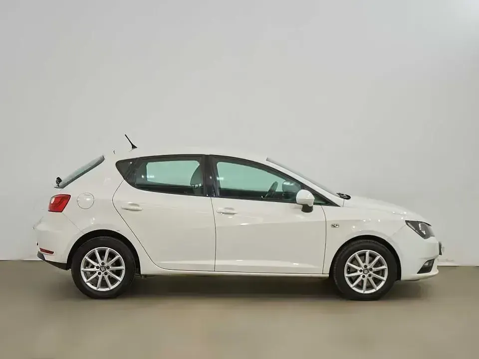 Usado Seat Ibiza Style 105 CV (77 kW) 2017 Blanco Berlina