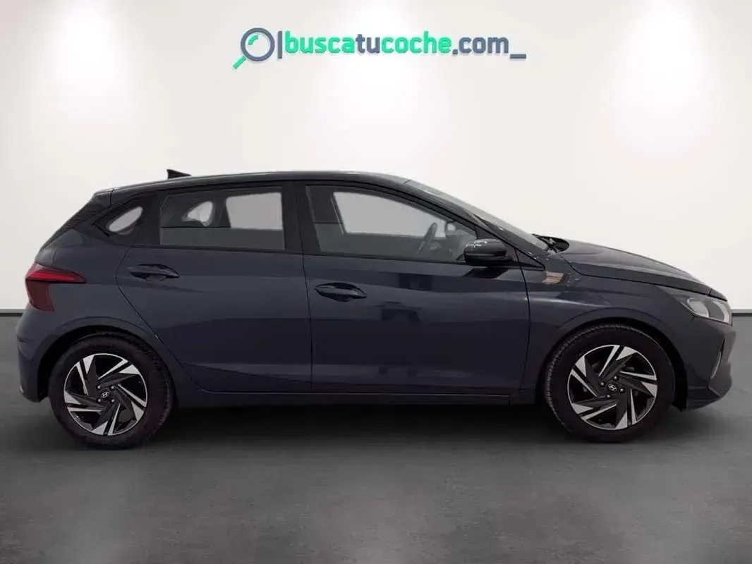 Usado Hyundai i20 84 CV (61 kW) 2021 Gris Utilitario