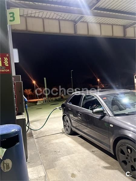 Usado Audi A3 Ambiente 140 CV (102 kW) 2003 Negro Utilitario