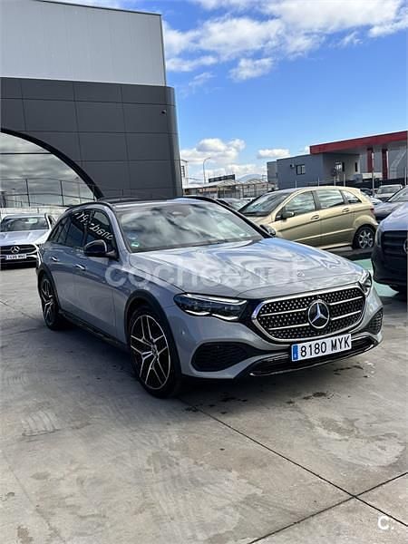 Usado Mercedes E300 313 CV (230 kW) 2024 Gris / plata Familiar