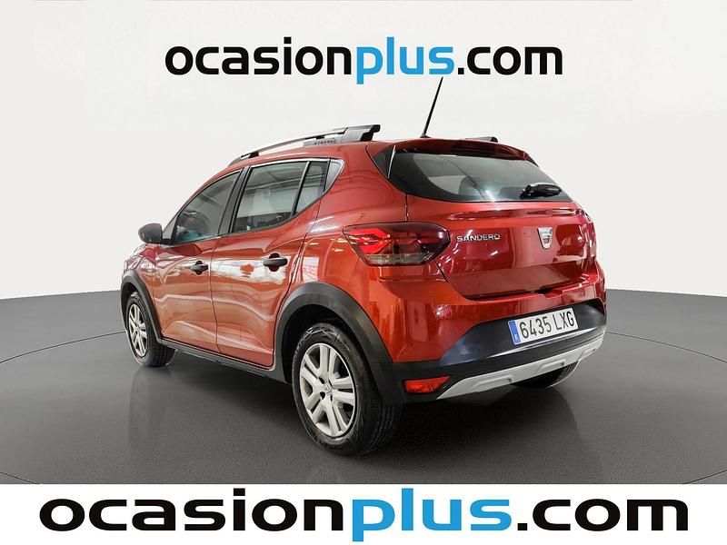Usado Dacia Sandero Comfort 91 CV (66 kW) 2022 Rojo Utilitario