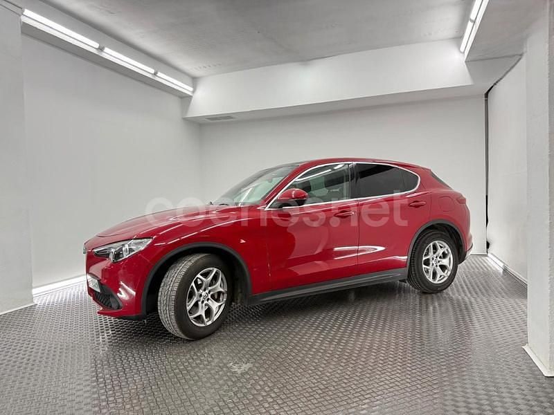 Usado Alfa Romeo Stelvio Executive 190 CV (139 kW) 2018 Rojo SUV