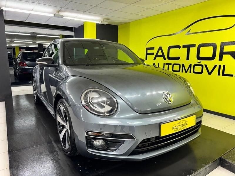Usado VW Beetle R-line 150 CV (110 kW) 2016 Gris / plata Utilitario