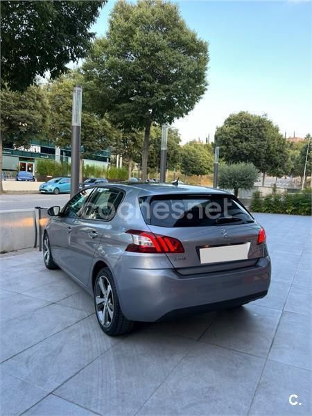 Usado Peugeot 308 Access 100 CV (73 kW) 2016 Gris / plata Berlina