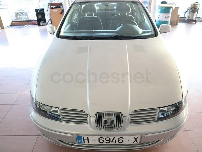 Usado Seat Toledo 125 CV (91 kW) 2000 Gris / plata Berlina