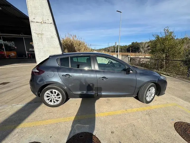 Usado Renault Mégane LIMITED 115 CV (84 kW) 2015 Azul Berlina