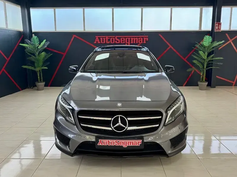 Usado Mercedes GLA220 AMG line 177 CV (130 kW) 2017 Gris / plata SUV