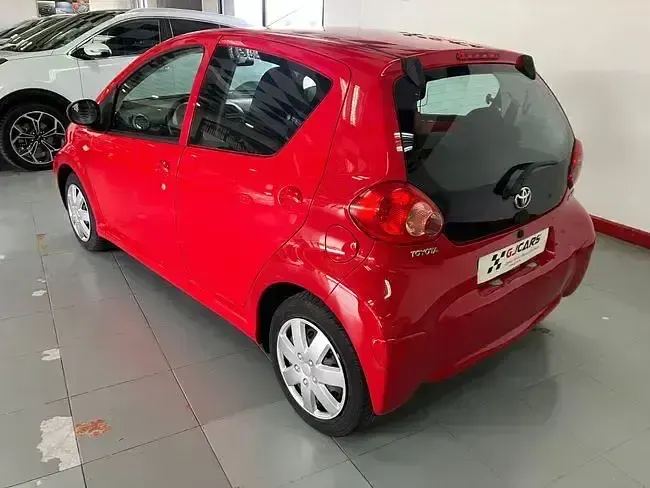 Używany Toyota Aygo 68 KM (50 kW) 2006 Czerwony Hatchback