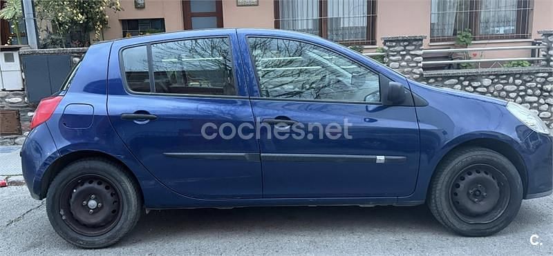 Usado Renault Clio II Expression 75 CV (55 kW) 2006 Azul Berlina