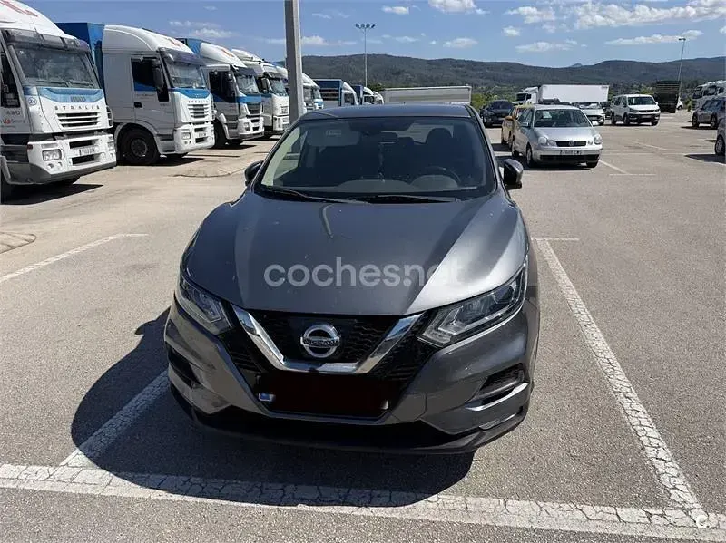 Usado Nissan Qashqai Tekna 130 CV (95 kW) 2018 Gris / plata SUV