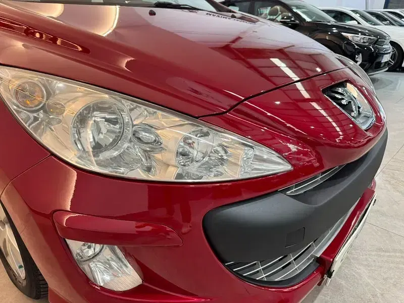 Usado Peugeot 308 90 CV (66 kW) 2009 Granate Berlina