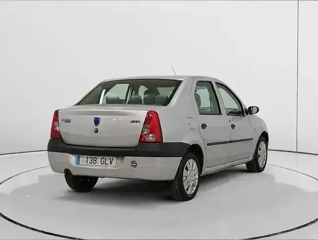 Usado Dacia Logan Lauréate 90 CV (66 kW) 2009 Gris Berlina