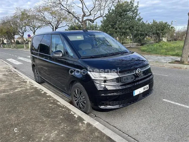 Usado VW Multivan Life 218 CV (160 kW) 2023 Negro Monovolumen