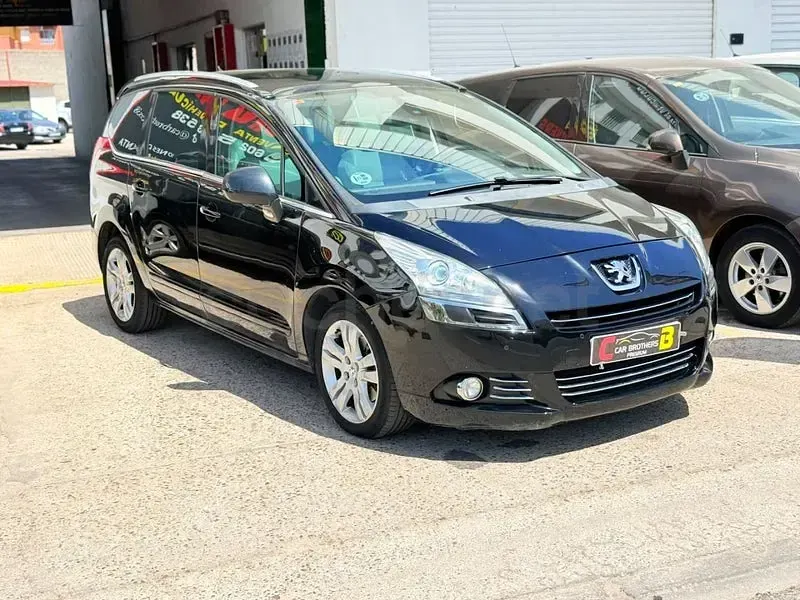 Usado Peugeot 5008 Allure 163 CV (119 kW) 2012 Negro Monovolumen