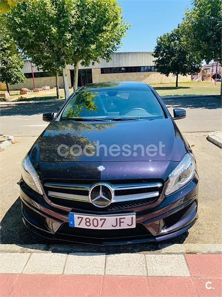 Usado Mercedes A200 AMG line 156 CV (114 kW) 2014 Violeta / lila Berlina