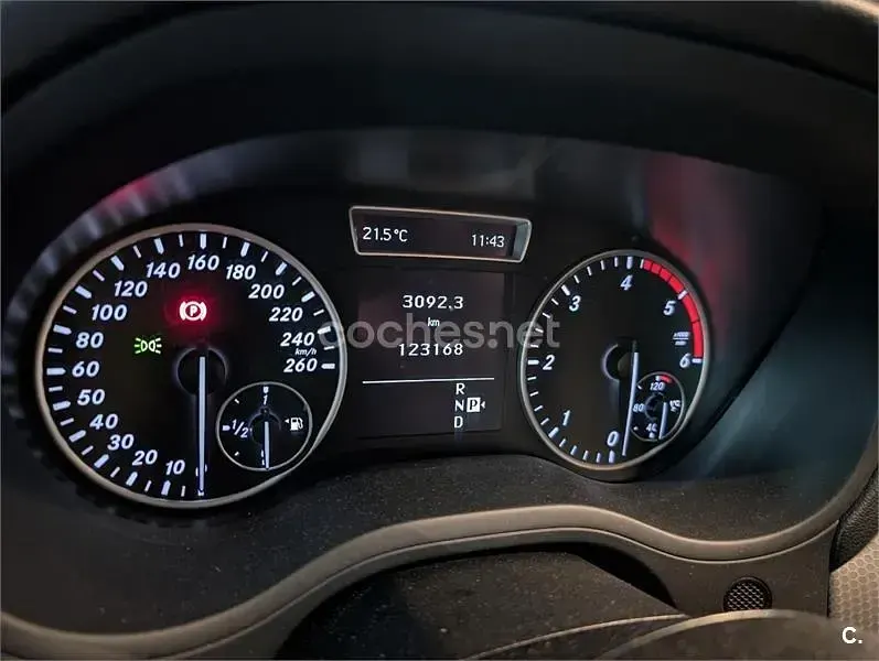 Usado Mercedes B180 109 CV (80 kW) 2014 Rojo Utilitario