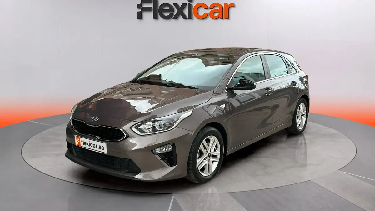 Usado Kia Ceed 140 CV (102 kW) 2020 Marrón Utilitario