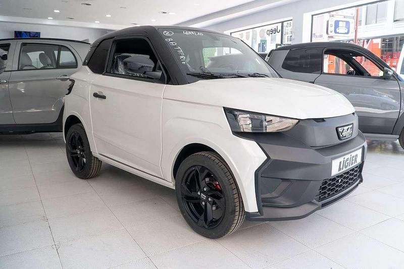 Nuevo Ligier JS50 2025 Negro Utilitario